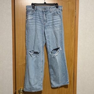 American Eagle Outfitters Light Blue Distressed Jeans Strigid